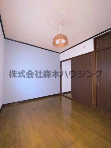 【洋室】 | 　寝屋川市錦町7テラスハウス | 広々とした洋室です
2階