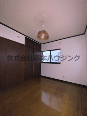 【洋室】 | 　寝屋川市錦町7テラスハウス | ゆったりした洋室です
2階