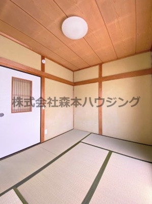【和室】 | 　寝屋川市錦町7テラスハウス | 和室ならではの温かな和の空間で寛ぎの時間を過ごせます
3階