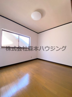 【洋室】 | 　寝屋川市錦町7テラスハウス | 明るい洋室です
3階