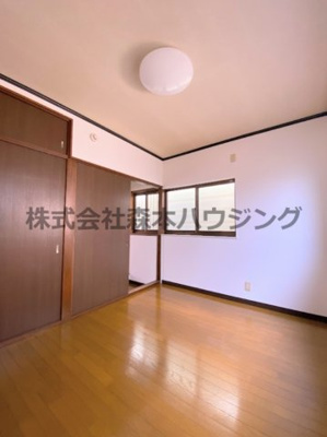 【洋室】 | 　寝屋川市錦町7テラスハウス | 落ち着いた色調の洋室です
3階
