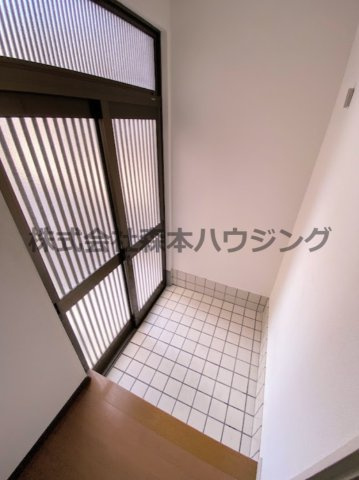 【玄関】 | 　寝屋川市錦町7テラスハウス | ゆったりとした玄関です