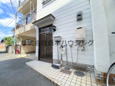 【エントランス】 | 　寝屋川市錦町7テラスハウス | 清潔なエントランスです