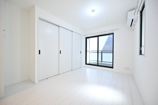 Ｔｈｅ　Ｒｅｓｉｄｅｎｃｅ　Ｎｉｈｏｎｂａｓｈｉの居間・リビング|こちらの居間で趣味の時間をお楽しみください