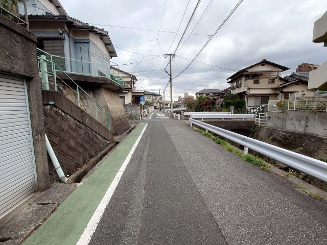 稲積一丁目2番10号（C-26）の前面道路含む現地写真
