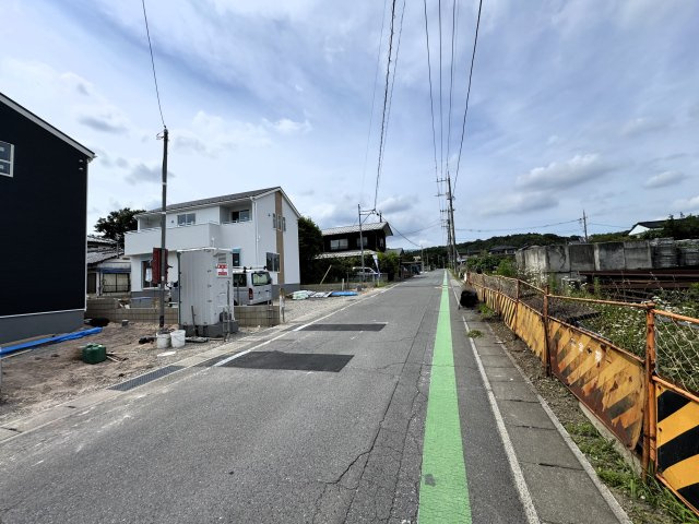 新築　高崎市箕郷町西明屋　Livele Garden.S　１号棟の前面道路含む現地写真|現地写真　東側接道幅員約5.7ｍ