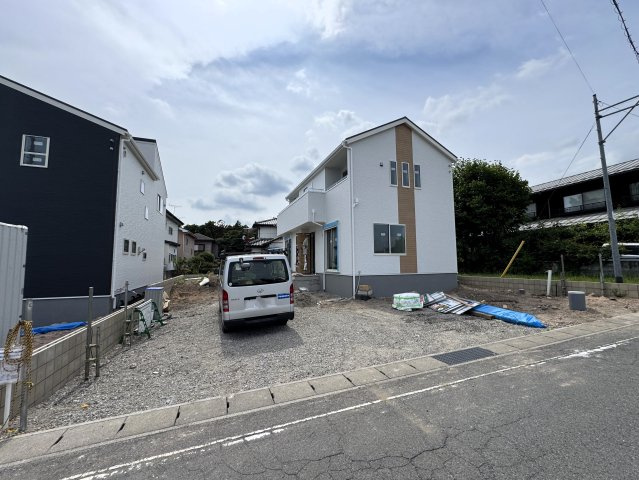 新築　高崎市箕郷町西明屋　Livele Garden.S　１号棟の駐車場|現地写真　駐車スペースは並列2台分可能です！
