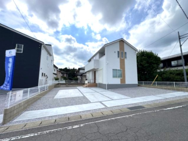 新築　高崎市箕郷町西明屋　Livele Garden.S　１号棟の駐車場|現地写真　駐車スペースは並列3台分可能です！
