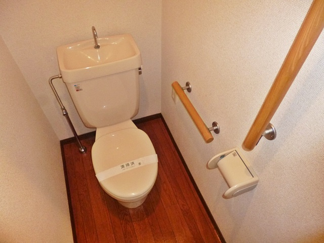 Ｔ’Ｓ　ｇａｒｄｅｎ新小岩のトイレ|手すり付のトイレです♪