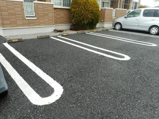 【賃貸アパート】アルドーレⅡの駐車場