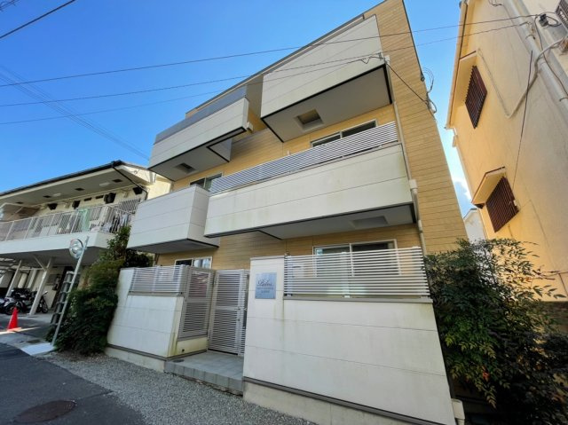 パロス塩屋駅前の外観