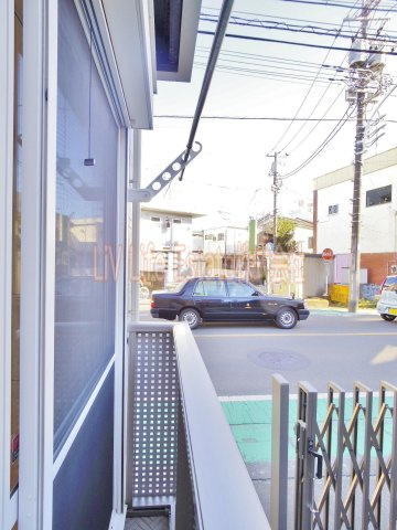 東村山市野口町１丁目のアパートのバルコニー