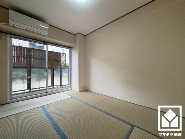 ルネ武庫川２番館の和室|約6帖の和室です。バルコニーにつながるお部屋で、通風・陽当たり良好。