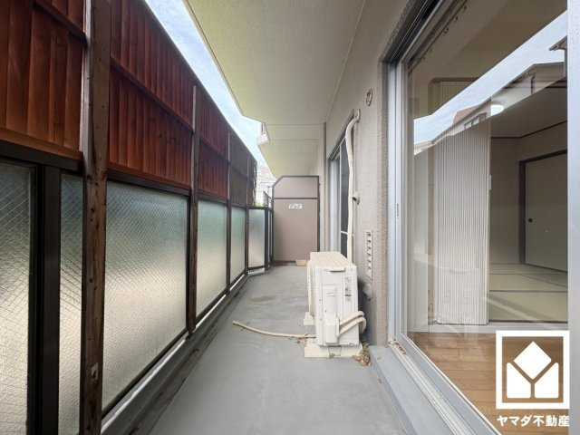ルネ武庫川２番館のバルコニー|西向きバルコニーで風通し良好。奥行きがあり広々としているため、お洗濯物をたっぷりと干す事ができます。