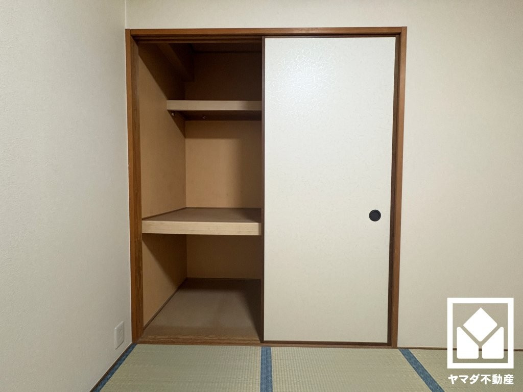 ルネ武庫川２番館の収納|大きな押入れなので整理整頓しやすいです。季節の衣類や寝具もすっきり片付きます。お客様用の座布団なども収納可能です。