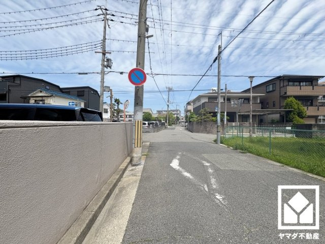 ルネ武庫川２番館の周辺|「デイリーヤマザキ稲葉荘1丁目店」まで徒歩4分、「グルメシテ西大島店」まで徒歩6分、「サンディ尼崎稲葉元町店」まで徒歩9分など、お買い物施設が徒歩圏内に複数あり便利な住環境です。
