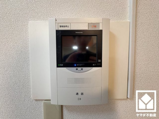 ルネ武庫川２番館の防犯設備|突然の来訪時でも安心なモニター付きインターホンを完備。お留守番中のお子様でも簡単に来訪者の確認ができます。