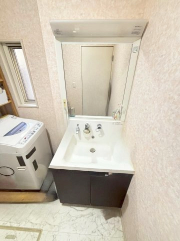 桶川市坂田東1丁目　中古戸建の独立洗面台|※家具等はCG加工で消しています