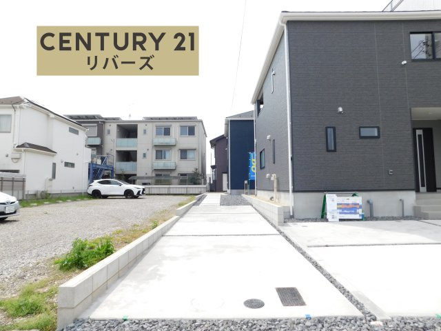 北名古屋市九之坪東ノ川の新築一戸建の前面道路含む現地写真|◇２号棟◇　新価格！いつでも見学出来ます♪（お問合せ当日、平日、水曜、夜間でもＯＫ）　「上小田井」駅徒歩１０分♪　駐車３台ＯＫ　リビング前に庭♪　防犯カメラやＥＶ車充電完備♪　広いインナーバルコニー♪