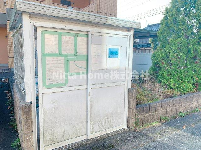 明和マンションⅠのエントランス|敷地内ごみ捨て場も完備！