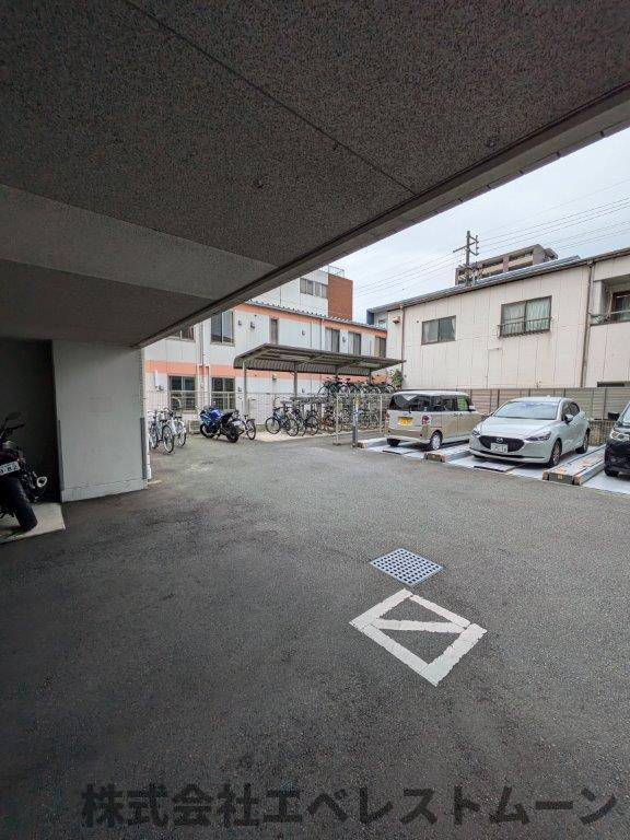 エグゼプレジオの駐車場