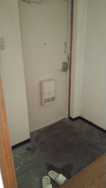 ニューシーズ宮地の玄関