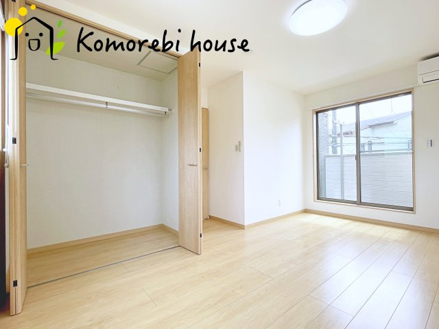 上尾市大字領家　中古戸建の寝室|開放的な寝室です