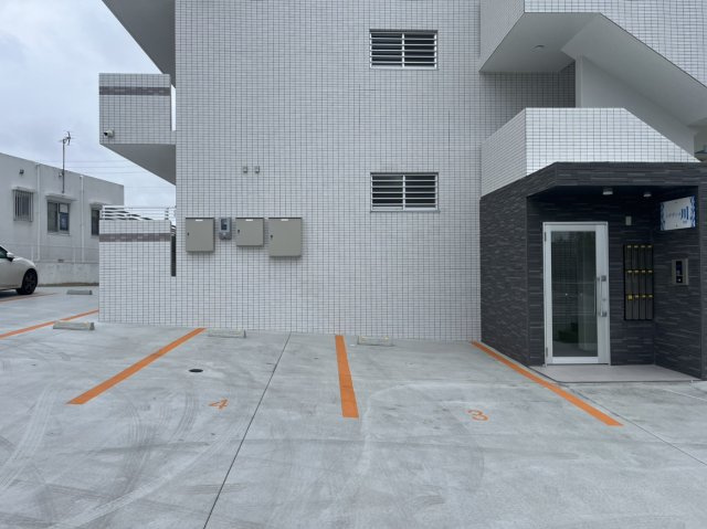 レジデンス川の駐車場