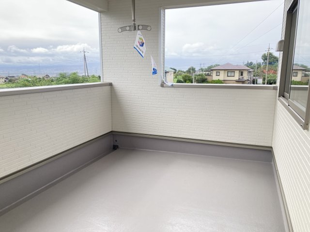 クレイドルガーデン前橋市青柳町第28　9号棟のバルコニー|インナーバルコニーは急な雨でも洗濯物が濡れません。
布団が余裕で干せる広さがございます。