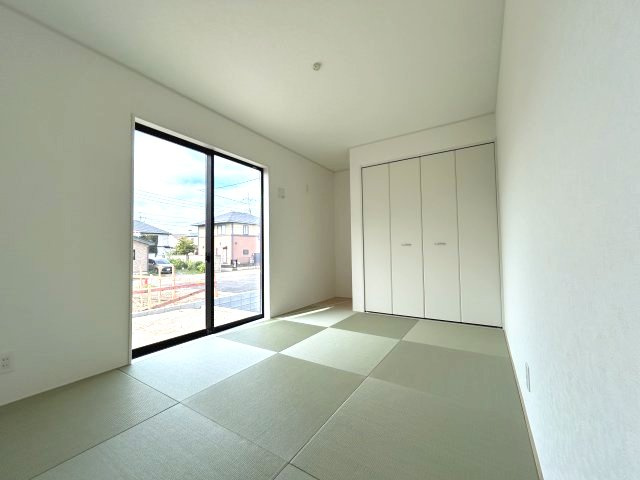 クレイドルガーデン前橋市青柳町第28　9号棟のバルコニー|インナーバルコニーは急な雨でも洗濯物が濡れません。
布団が余裕で干せる広さがございます。