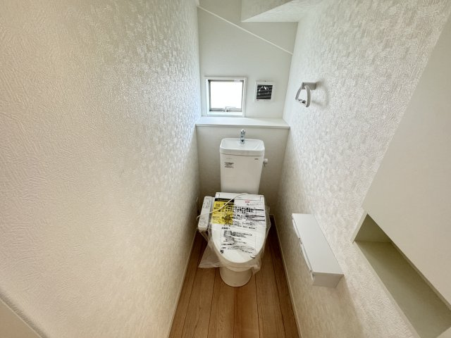 クレイドルガーデン前橋市青柳町第28　9号棟のトイレ|1階トイレです。清潔感のある白を基調としています。
温水洗浄・便座暖房機能の付いた快適なトイレです☆