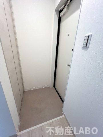 セレニティ勝山北の玄関