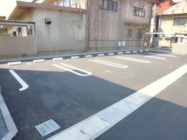 プティ・パキータの駐車場