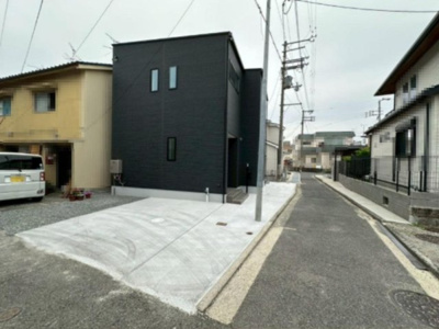 【駐車場】 | 堺市西区北条町一丁　新築戸建 | カースペース2台分有り(車種による)！北条町1丁交差点近く、お車の利用も便利。内覧をご希望の際はお気軽にお電話ください！