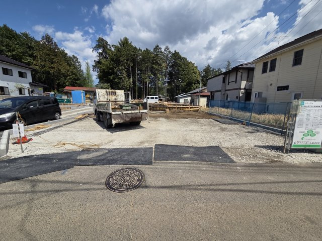 新築　桐生市相生町2丁目1期　LIGNAGE　4号棟の駐車場|現地写真　駐車スペースは並列3台分可能です！

