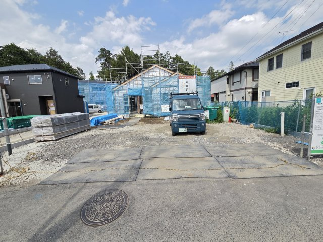 新築　桐生市相生町2丁目1期　LIGNAGE　4号棟の駐車場|現地写真　駐車スペースは並列3台分可能です！

