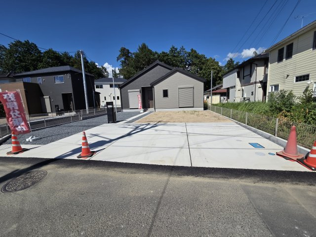 新築　桐生市相生町2丁目1期　LIGNAGE　4号棟の駐車場|現地写真　駐車スペースは並列3台分可能です！

