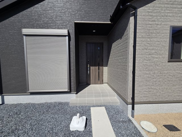 新築　桐生市相生町2丁目1期　LIGNAGE　4号棟の玄関|現地写真　TVモニター付きドアホンでセキュリティも安心です！
