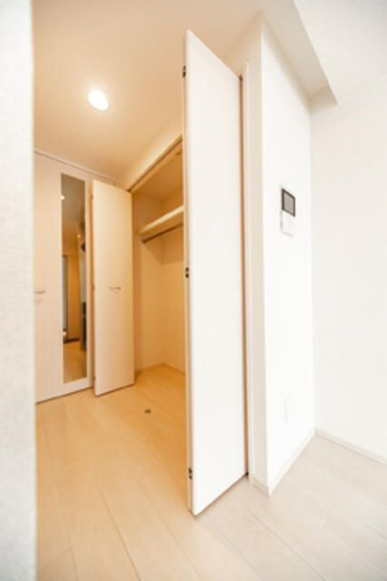 ＡＶＥＮＩＲ渋谷本町の収納|■クローゼット収納