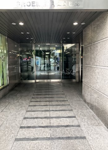 フェニックス内本町ビルのエントランス