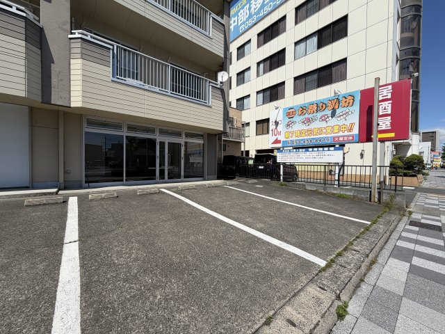 メゾンサワダの駐車場
