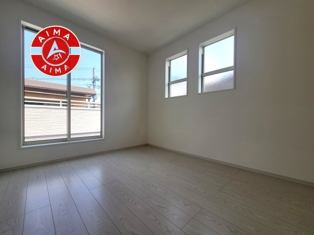 春日市須玖南2丁目第1-1棟（1号棟）の洋室|採光良好な洋室は全居室、複層ガラスの遮熱効果と断熱効果で、一年中快適に過ごせます。