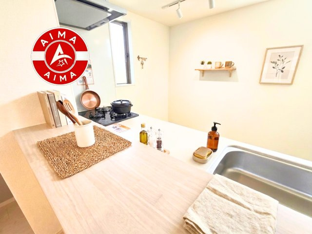 春日市須玖南2丁目第1-1棟（1号棟）の内観：施工例|明るく開放的なリビングダイニングは豊かな陽光が注ぎ込み、やすらぎの空間を演出してくれます。ご家族で楽しいひとときをお過ごし下さい。※家具はCGを合成したものです。