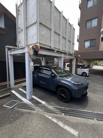 サンパーク折尾（C-18）の駐車場