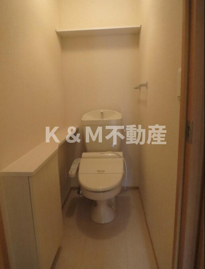 ボヌール新松戸　A棟 のトイレ|落ち着いた色調のトイレです