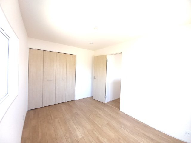 宇都宮市東原町　１号棟の洋室|各部屋に収納完備