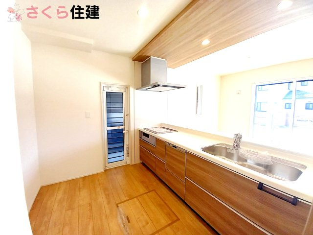 宇都宮市東原町　１号棟のキッチン|勝手口があるのでゴミ出しなど便利です									
