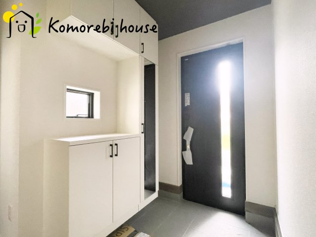 上尾市上　30期　新築一戸建て　グラファーレ　02の玄関|落ち着いた玄関です