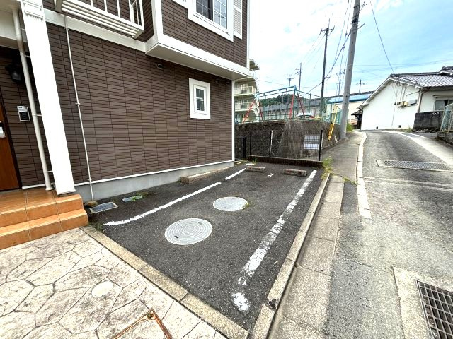 河内長野市加賀田の一戸建ての駐車場
