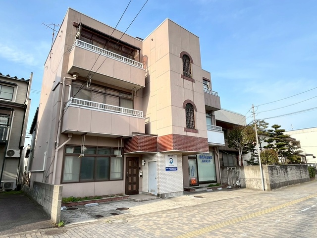 高志前ビルの外観